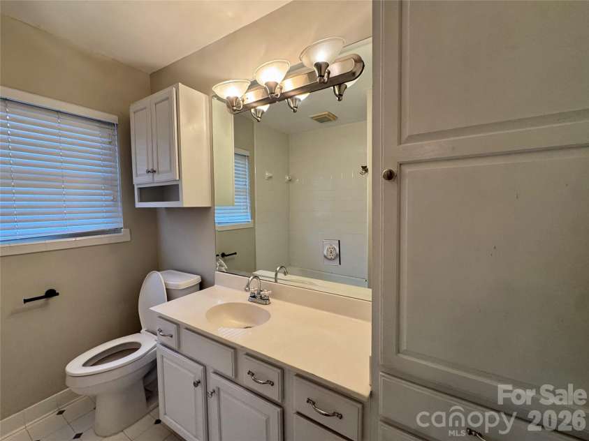 2108 Hassell Place, Charlotte, NC 28209.  MLS# CAR4432529, YatesRealty ID 55584. 