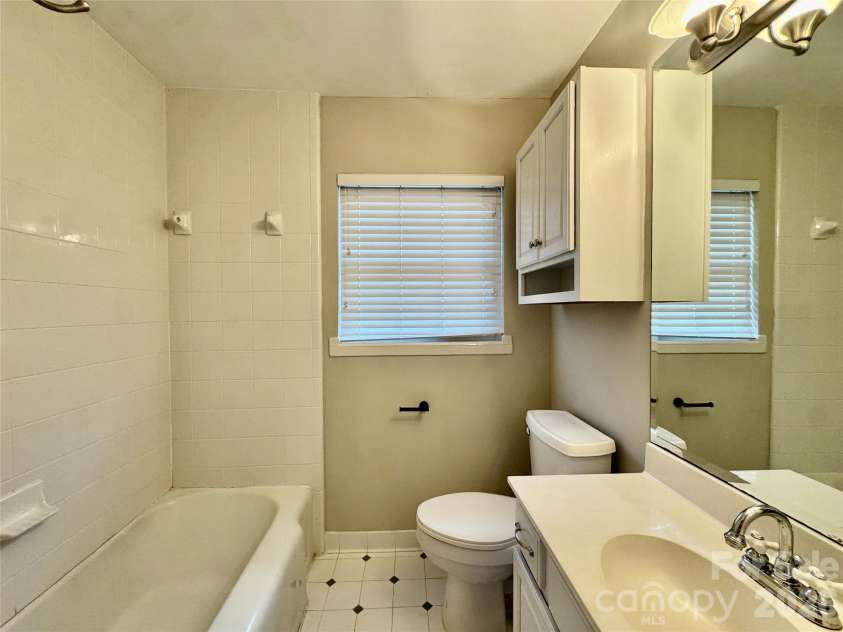 2108 Hassell Place, Charlotte, NC 28209.  MLS# CAR4432529, YatesRealty ID 55584. 