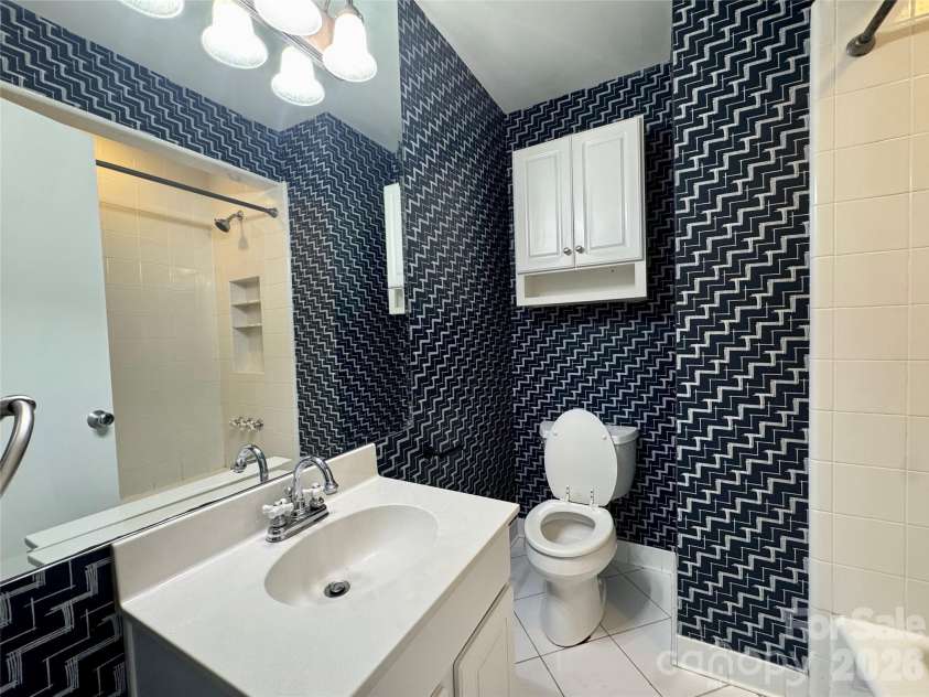2108 Hassell Place, Charlotte, NC 28209.  MLS# CAR4432529, YatesRealty ID 55584. 