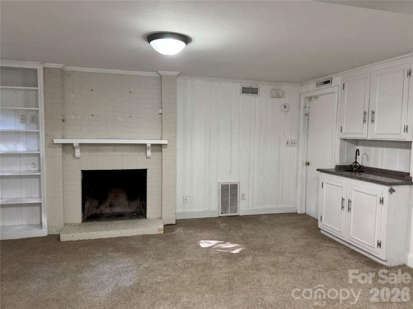 2108 Hassell Place, Charlotte, NC 28209.  MLS# CAR4432529, YatesRealty ID 55584. 