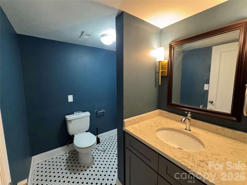 2108 Hassell Place, Charlotte, NC 28209.  MLS# CAR4432529, YatesRealty ID 55584. 