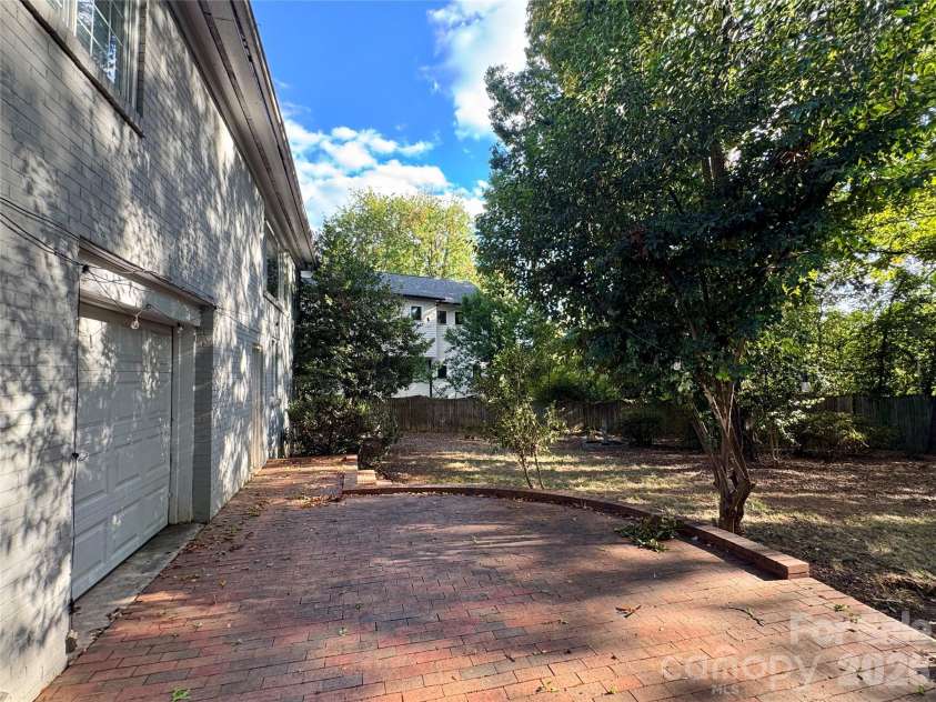 2108 Hassell Place, Charlotte, NC 28209.  MLS# CAR4432529, YatesRealty ID 55584. 
