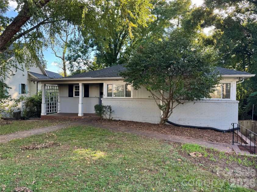 2108 Hassell Place, Charlotte, NC 28209.  MLS# CAR4432529, YatesRealty ID 55584. 