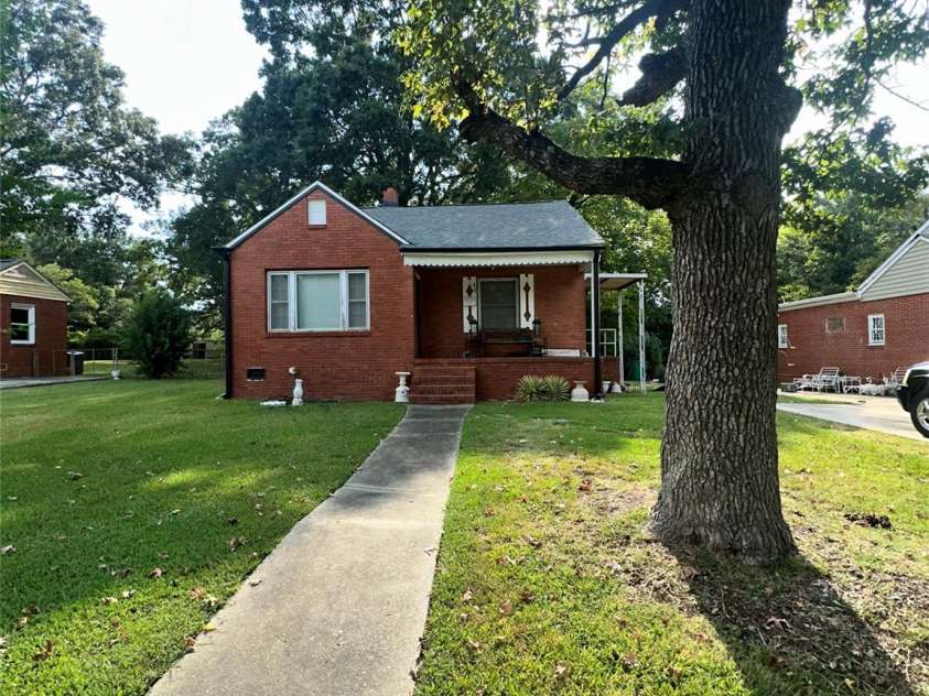 537 Bowman Road, Charlotte, NC 28217.  MLS# CAR4432783, YatesRealty ID 55587. 