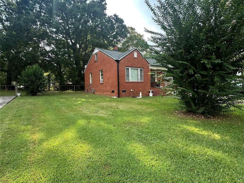 537 Bowman Road, Charlotte, NC 28217.  MLS# CAR4432783, YatesRealty ID 55587. 
