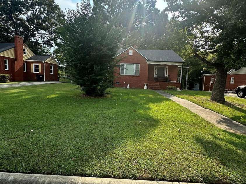537 Bowman Road, Charlotte, NC 28217.  MLS# CAR4432783, YatesRealty ID 55587. 