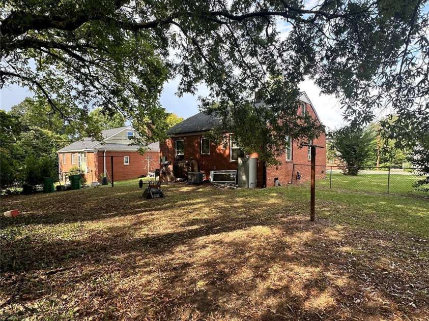 537 Bowman Road, Charlotte, NC 28217.  MLS# CAR4432783, YatesRealty ID 55587. 