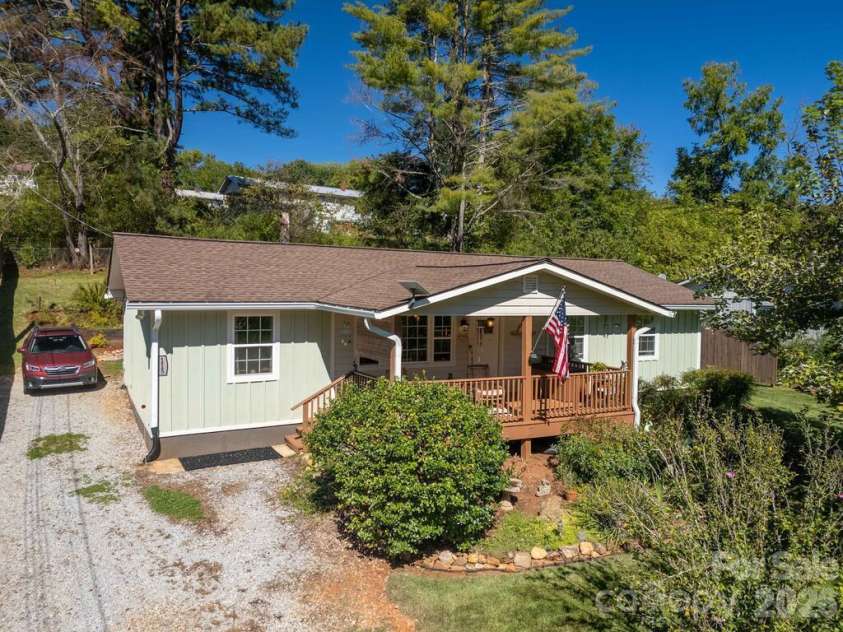 115 Rolling Hills Drive, Franklin, NC 28734.  MLS# CAR4432979, YatesRealty ID 55588. 
