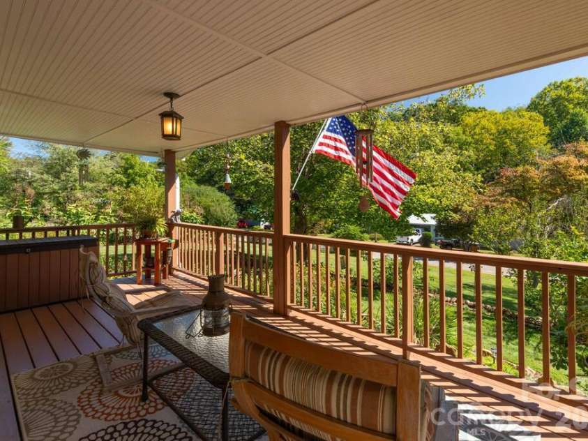 115 Rolling Hills Drive, Franklin, NC 28734.  MLS# CAR4432979, YatesRealty ID 55588. 