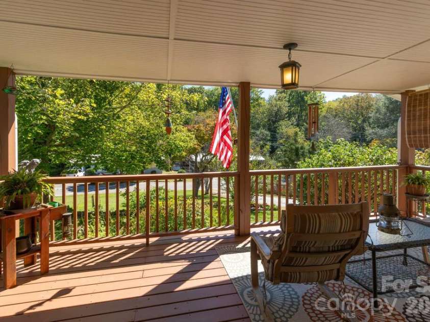 115 Rolling Hills Drive, Franklin, NC 28734.  MLS# CAR4432979, YatesRealty ID 55588. 