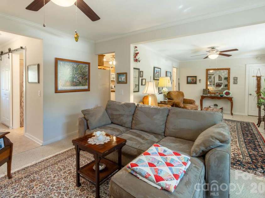 115 Rolling Hills Drive, Franklin, NC 28734.  MLS# CAR4432979, YatesRealty ID 55588. 
