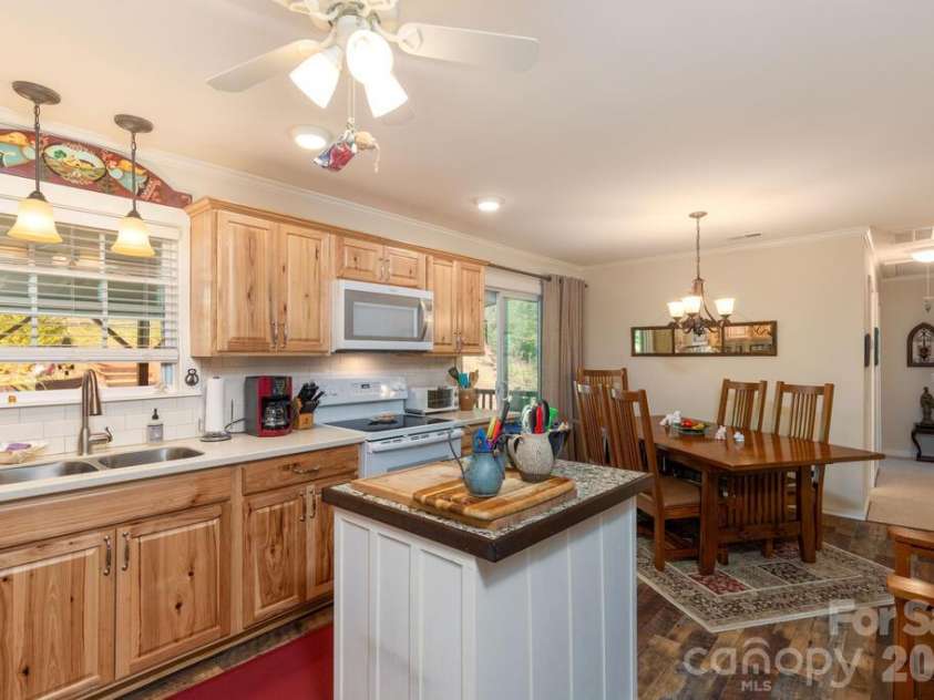 115 Rolling Hills Drive, Franklin, NC 28734.  MLS# CAR4432979, YatesRealty ID 55588. 