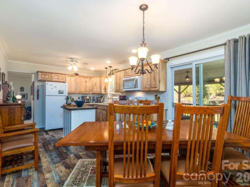 115 Rolling Hills Drive, Franklin, NC 28734.  MLS# CAR4432979, YatesRealty ID 55588. 