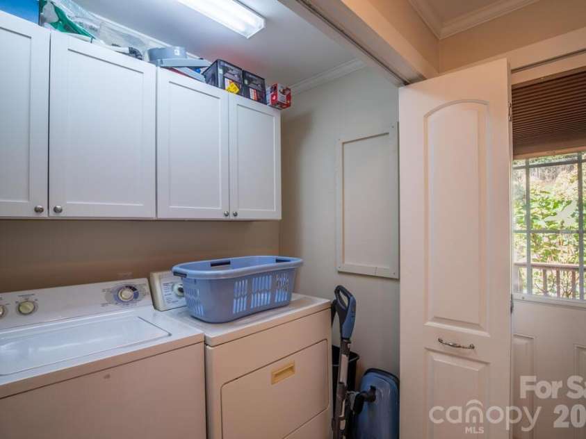 115 Rolling Hills Drive, Franklin, NC 28734.  MLS# CAR4432979, YatesRealty ID 55588. 