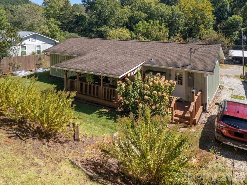 115 Rolling Hills Drive, Franklin, NC 28734.  MLS# CAR4432979, YatesRealty ID 55588. 