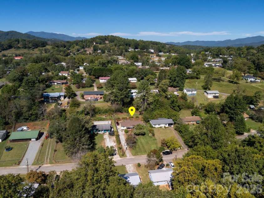 115 Rolling Hills Drive, Franklin, NC 28734.  MLS# CAR4432979, YatesRealty ID 55588. 