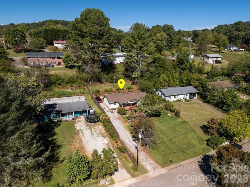 115 Rolling Hills Drive, Franklin, NC 28734.  MLS# CAR4432979, YatesRealty ID 55588. 