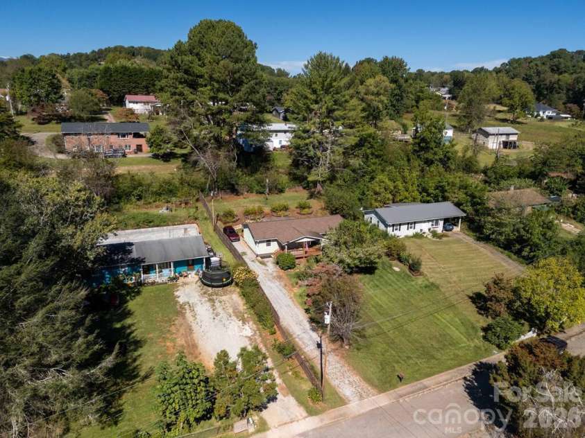 115 Rolling Hills Drive, Franklin, NC 28734.  MLS# CAR4432979, YatesRealty ID 55588. 