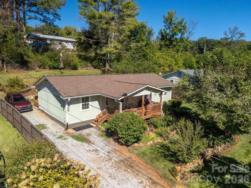 115 Rolling Hills Drive, Franklin, NC 28734.  MLS# CAR4432979, YatesRealty ID 55588. 