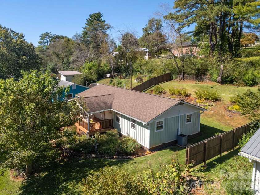 115 Rolling Hills Drive, Franklin, NC 28734.  MLS# CAR4432979, YatesRealty ID 55588. 