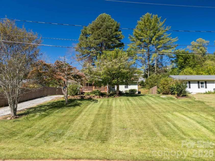 115 Rolling Hills Drive, Franklin, NC 28734.  MLS# CAR4432979, YatesRealty ID 55588. 