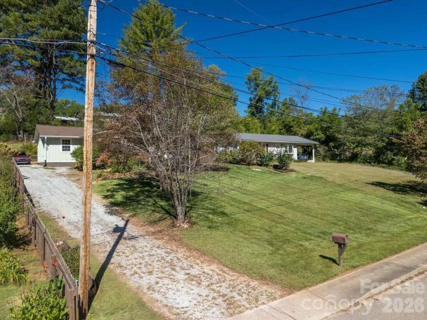 115 Rolling Hills Drive, Franklin, NC 28734.  MLS# CAR4432979, YatesRealty ID 55588. 
