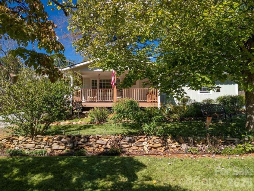 115 Rolling Hills Drive, Franklin, NC 28734.  MLS# CAR4432979, YatesRealty ID 55588. 