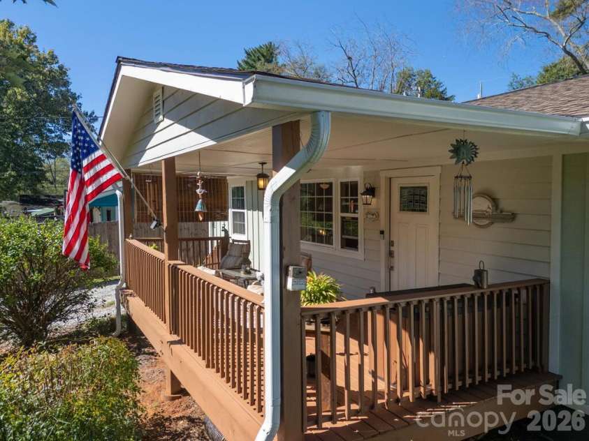 115 Rolling Hills Drive, Franklin, NC 28734.  MLS# CAR4432979, YatesRealty ID 55588. 