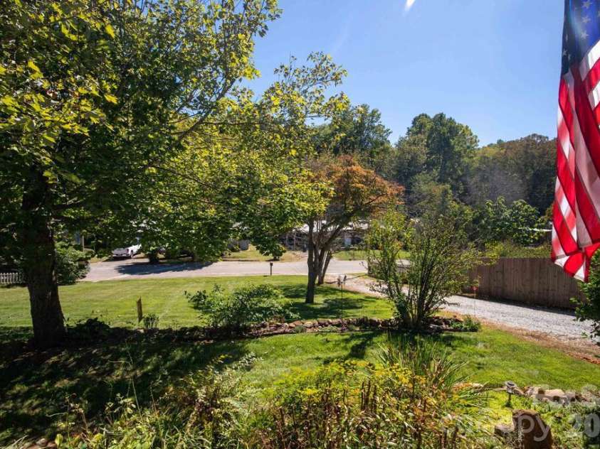 115 Rolling Hills Drive, Franklin, NC 28734.  MLS# CAR4432979, YatesRealty ID 55588. 