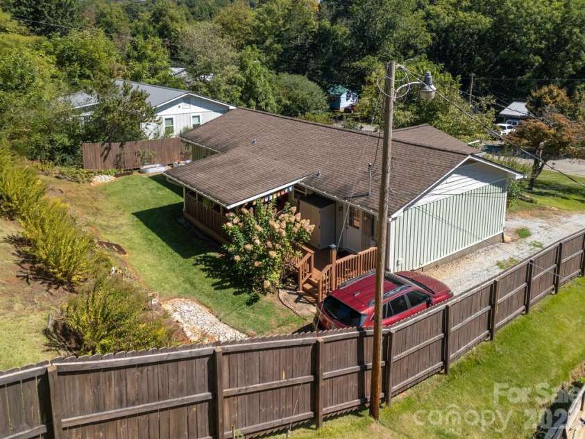 115 Rolling Hills Drive, Franklin, NC 28734.  MLS# CAR4432979, YatesRealty ID 55588. 