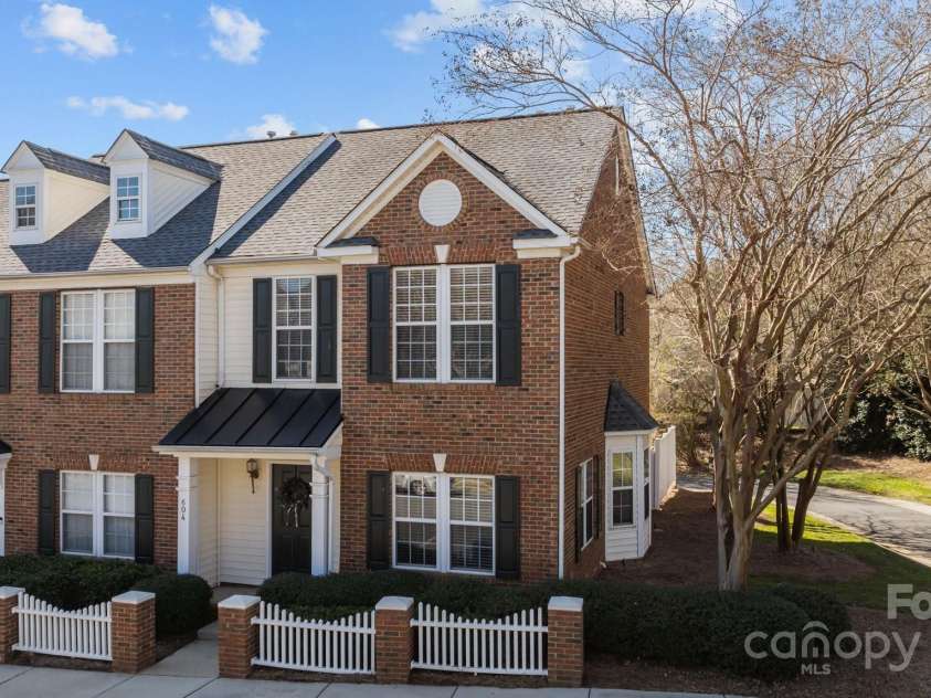 604 Atherton Way, Rock Hill, SC 29730.  MLS# CAR4225841, YatesRealty ID 5559. 