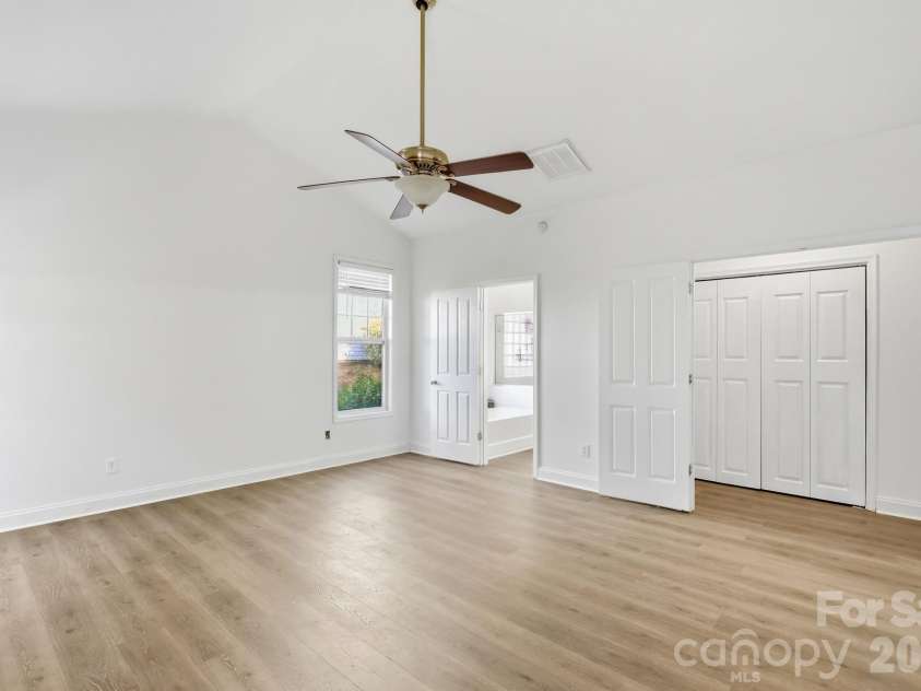 2219 Winding River Drive, Charlotte, NC 28214.  MLS# CAR4405289, YatesRealty ID 55594. 