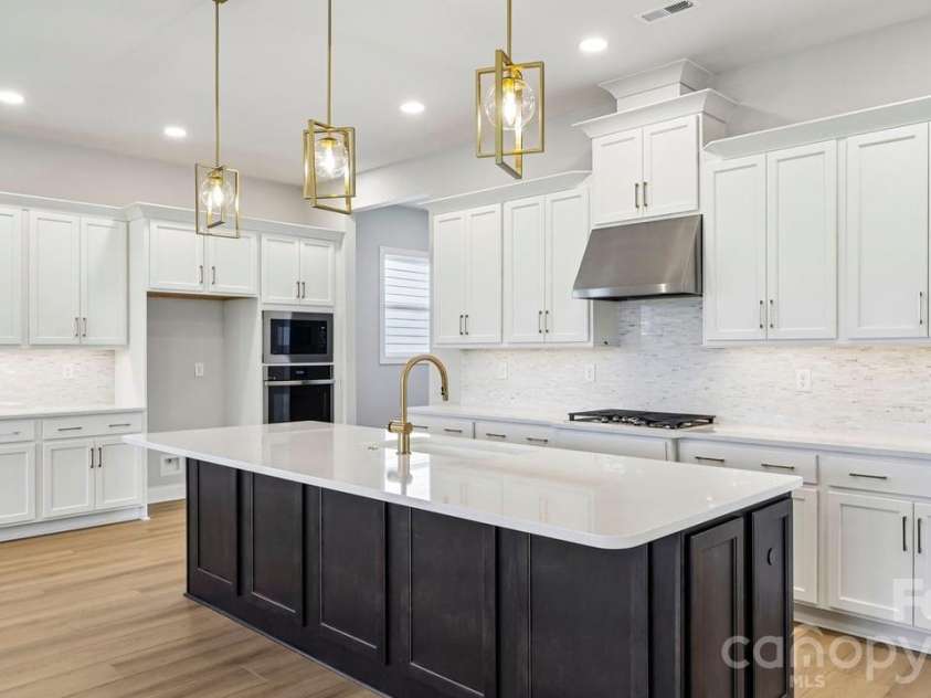 303 Marina Bay Trail, Locust, NC 28097.  MLS# CAR4430586, YatesRealty ID 55596. Gourmet Kitchen
