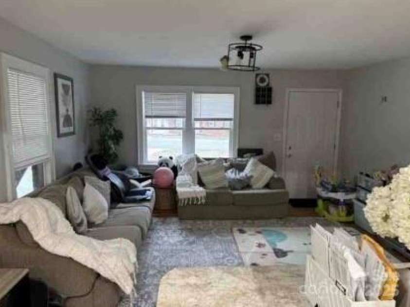 1203 Pamela Drive, Shelby, NC 28150.  MLS# CAR4251963, YatesRealty ID 556. Family room