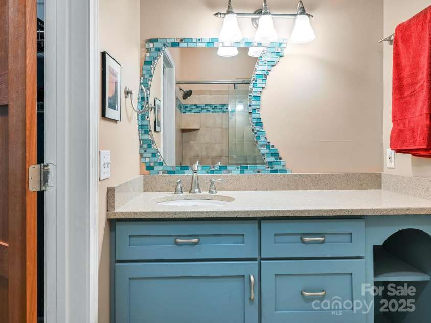 21 Haywood Street, Asheville, NC 28801.  MLS# CAR4183111, YatesRealty ID 556. Primary bath
