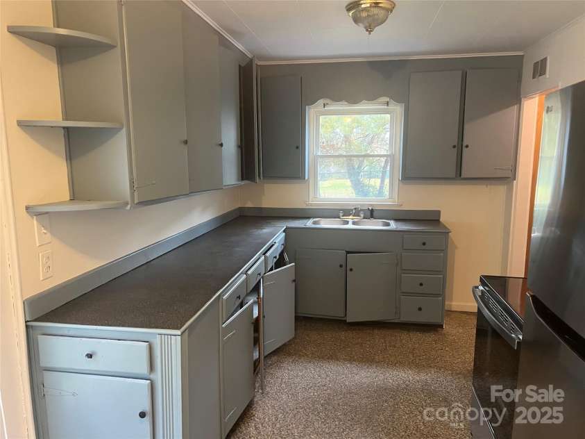 243 Governors View, Asheville, NC 28805.  MLS# CAR4317997, YatesRealty ID 556. 