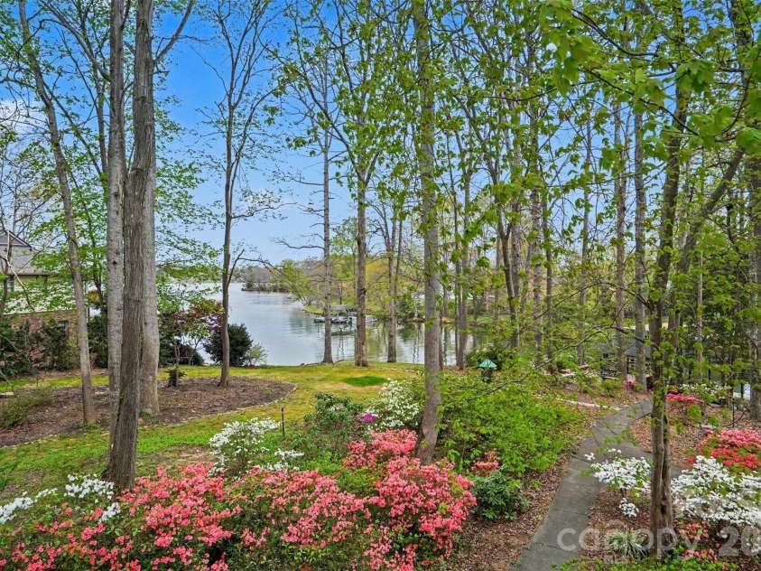 185 Appian Way, Shelby, NC 28150.  MLS# CAR4395118, YatesRealty ID 55602. A private 1.85 acre waterfront property on Moss Lake!