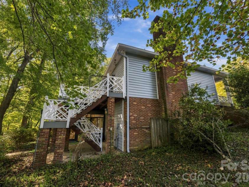 185 Appian Way, Shelby, NC 28150.  MLS# CAR4395118, YatesRealty ID 55602. Deck can be accessed from the lower level--such thoughtful and functional design!