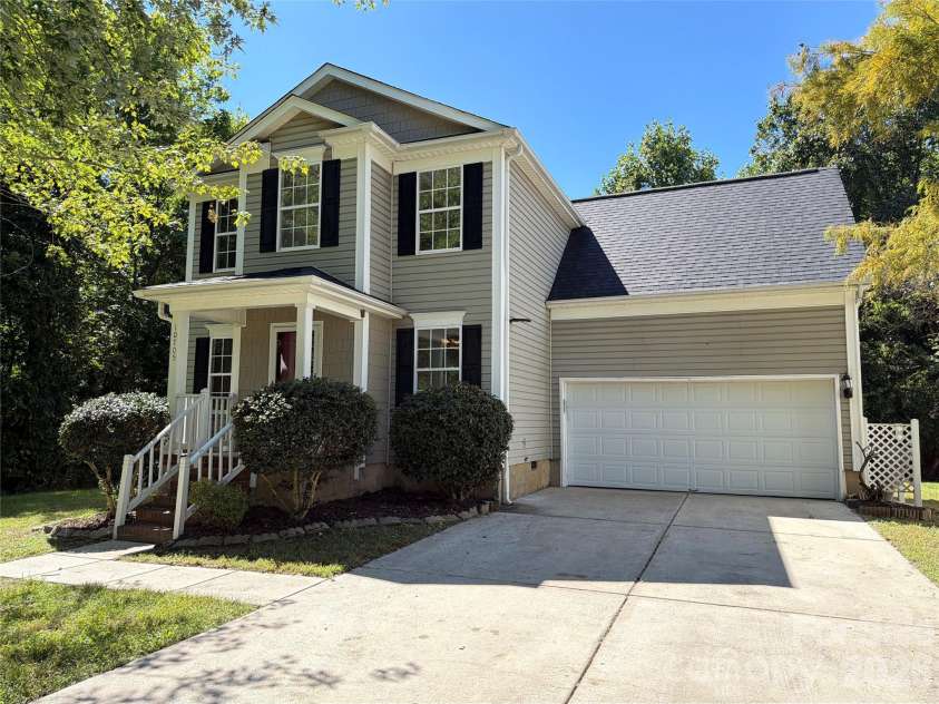 10705 Azure Valley Place, Charlotte, NC 28269.  MLS# CAR4432262, YatesRealty ID 55607. 