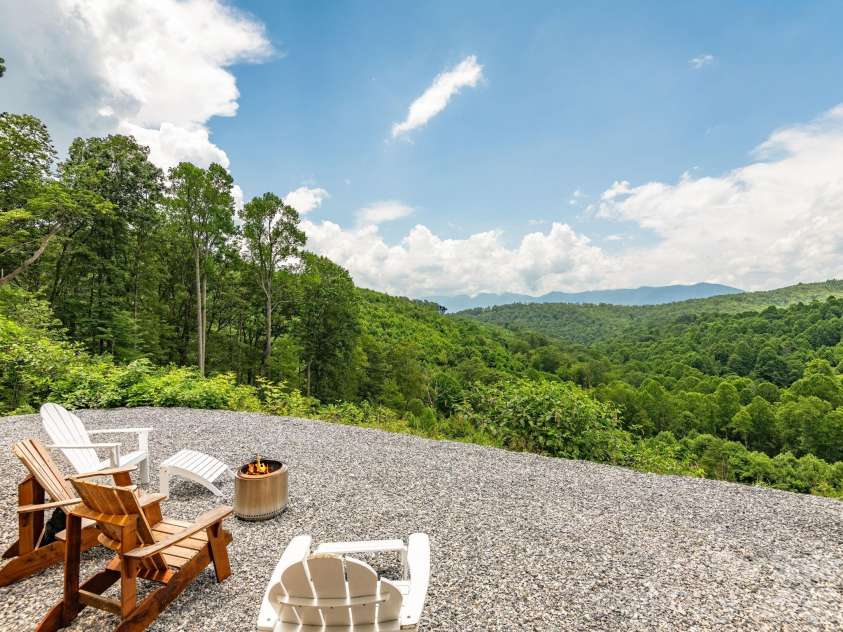511 Emerald Mine Road, Spruce Pine, NC 28777.  MLS# CAR4358077, YatesRealty ID 5561. 