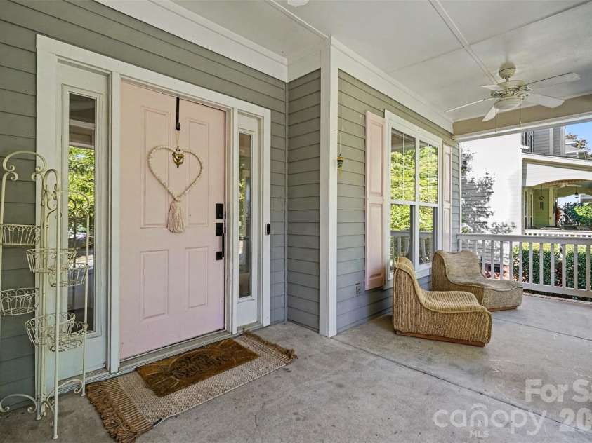 5809 Mantario Drive, Charlotte, NC 28269.  MLS# CAR4430751, YatesRealty ID 55610. 