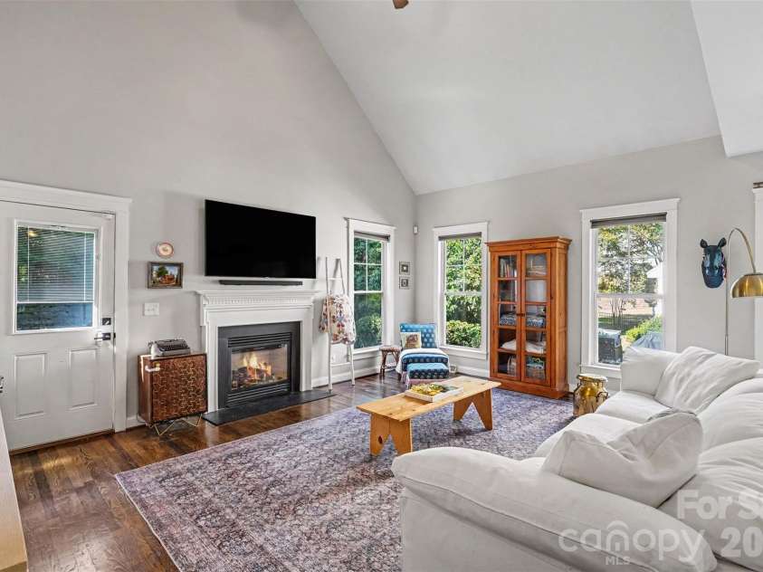 5809 Mantario Drive, Charlotte, NC 28269.  MLS# CAR4430751, YatesRealty ID 55610. 