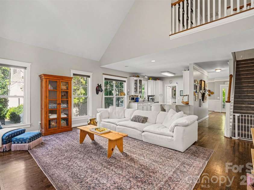 5809 Mantario Drive, Charlotte, NC 28269.  MLS# CAR4430751, YatesRealty ID 55610. 