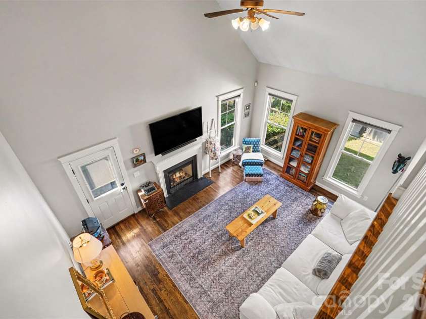 5809 Mantario Drive, Charlotte, NC 28269.  MLS# CAR4430751, YatesRealty ID 55610. 
