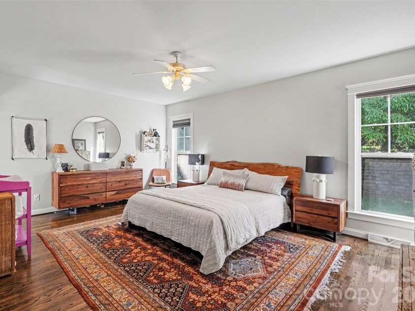 5809 Mantario Drive, Charlotte, NC 28269.  MLS# CAR4430751, YatesRealty ID 55610. 