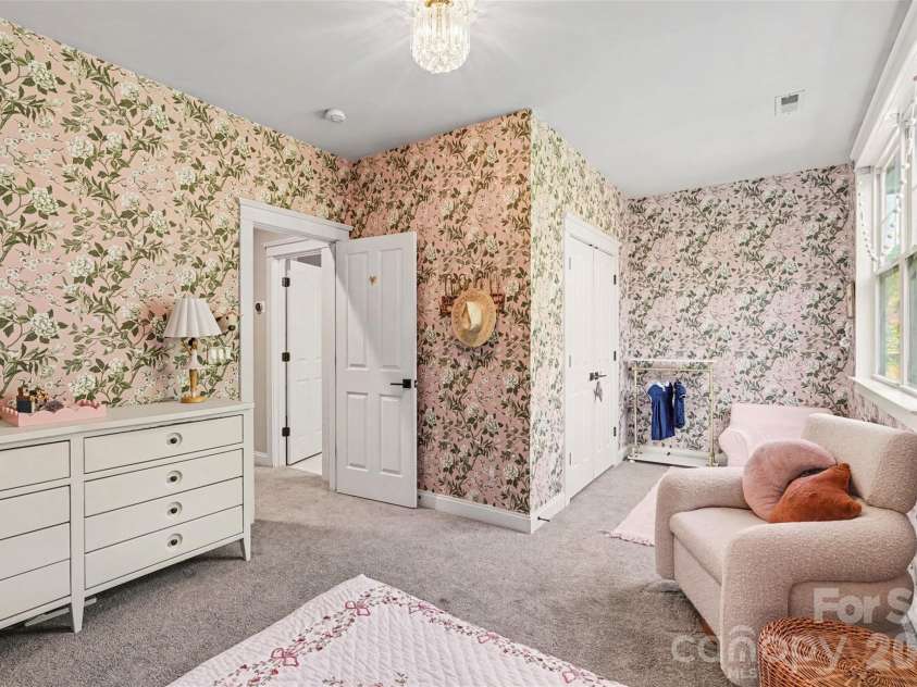 5809 Mantario Drive, Charlotte, NC 28269.  MLS# CAR4430751, YatesRealty ID 55610. 