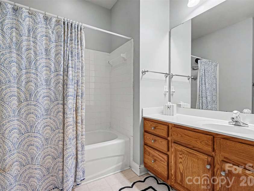 5809 Mantario Drive, Charlotte, NC 28269.  MLS# CAR4430751, YatesRealty ID 55610. 