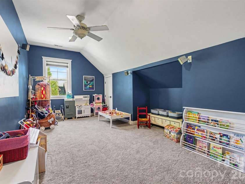 5809 Mantario Drive, Charlotte, NC 28269.  MLS# CAR4430751, YatesRealty ID 55610. 
