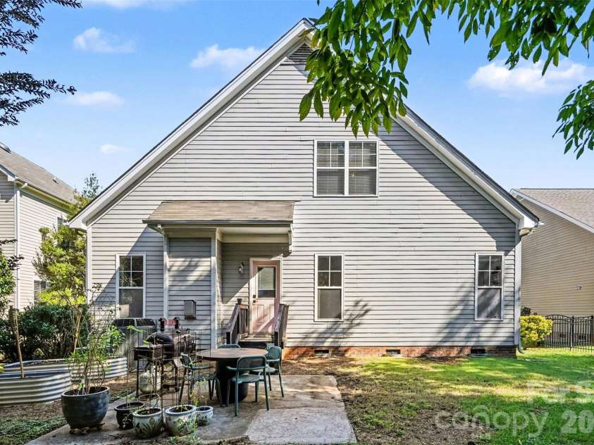 5809 Mantario Drive, Charlotte, NC 28269.  MLS# CAR4430751, YatesRealty ID 55610. 