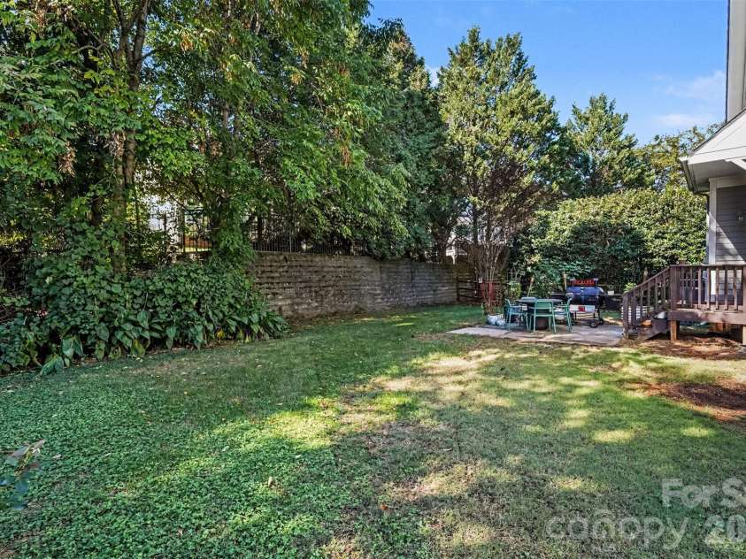 5809 Mantario Drive, Charlotte, NC 28269.  MLS# CAR4430751, YatesRealty ID 55610. 
